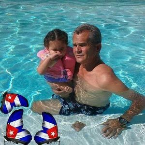 Meet your Posher, Acela